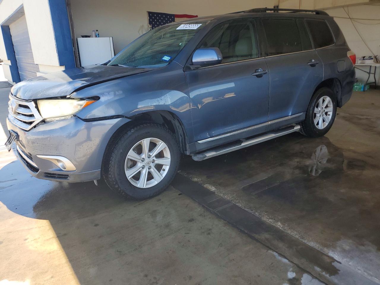 2012 TOYOTA HIGHLANDER Base/Hybrid — Front 3/4