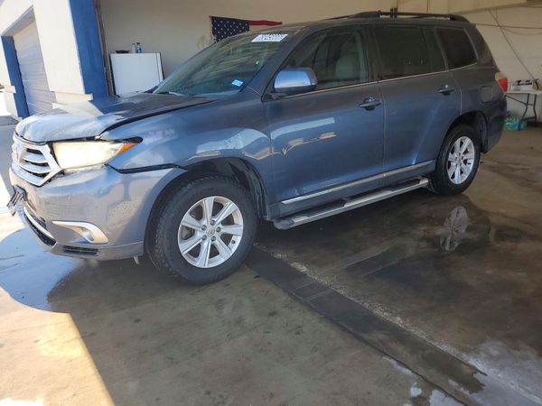 2012 TOYOTA HIGHLANDER — DSFA — Front 3/4