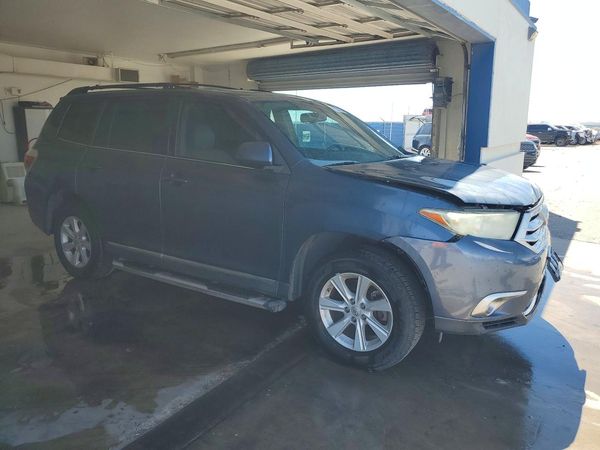 2012 TOYOTA HIGHLANDER Base/Hybrid — Passenger 3/4