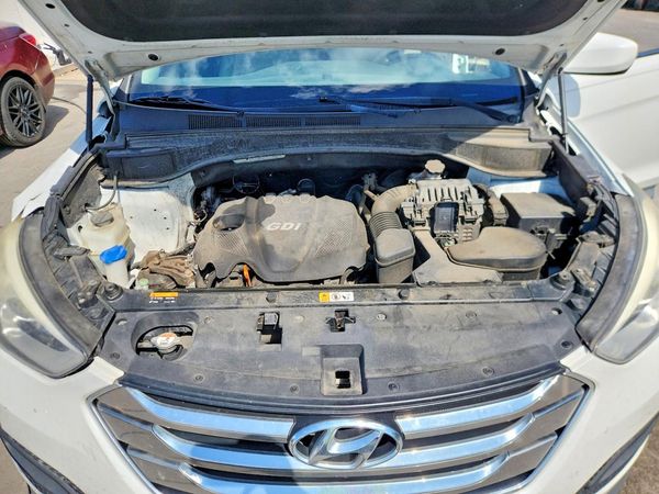 2014 HYUNDAI SANTA FE GL — Engine bay