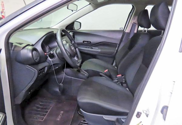 2024 NISSAN KICKS S