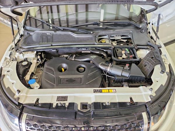 2017 LAND ROVER RANGE ROVER EVOQUE SE — Engine bay