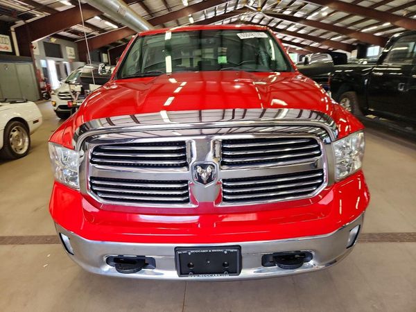 2014 RAM 1500 SLT QUAD CAB 4X4