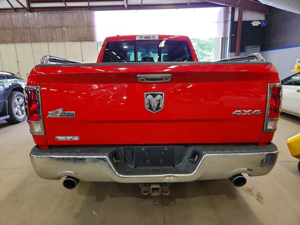 2014 RAM 1500 SLT QUAD CAB 4X4