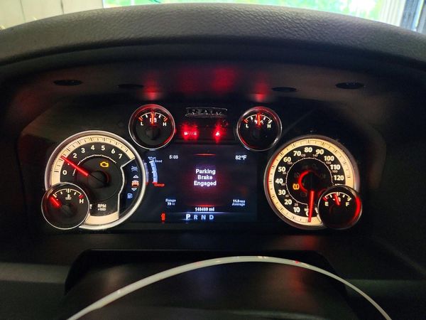 2014 RAM 1500 SLT QUAD CAB 4X4