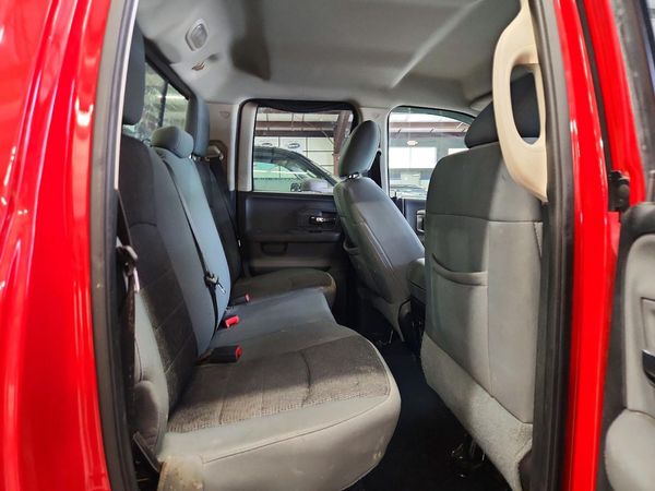 2014 RAM 1500 SLT QUAD CAB 4X4
