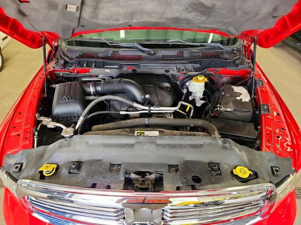 2014 RAM 1500 SLT QUAD CAB 4X4