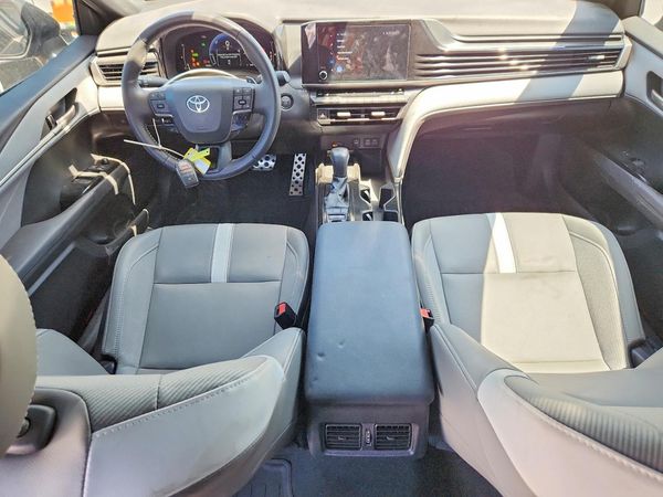 2025 TOYOTA CAMRY