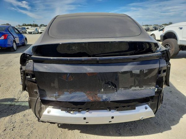 2026 TESLA MODEL Y