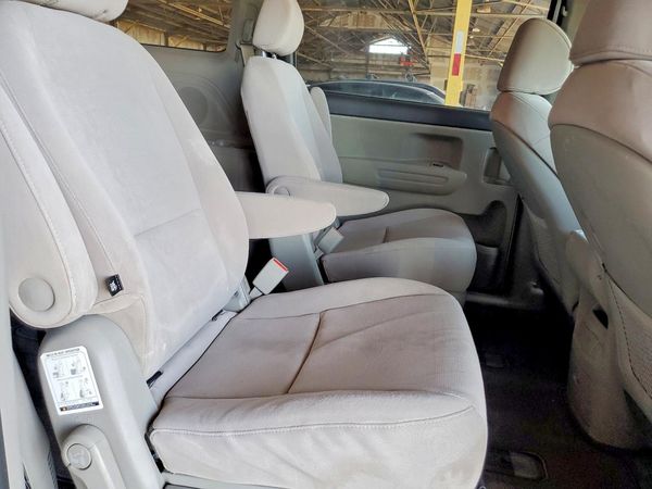 2015 KIA SEDONA GL - Middle-low