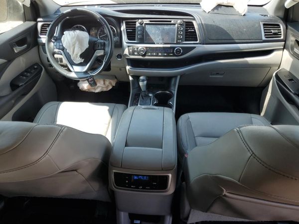 2016 TOYOTA HIGHLANDER