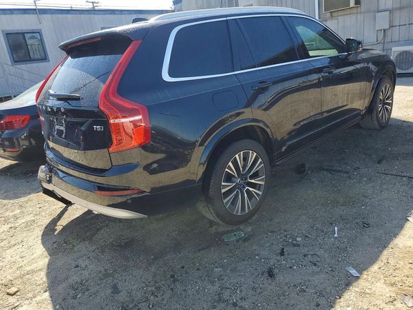 2022 VOLVO XC90