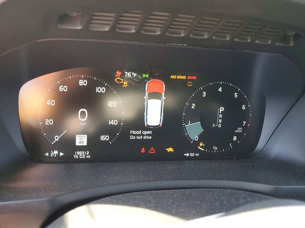 2022 VOLVO XC90