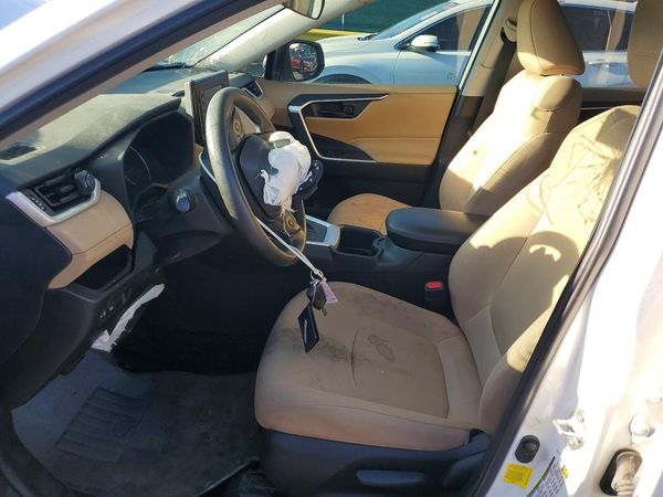 2022 TOYOTA RAV4 LE — DENT