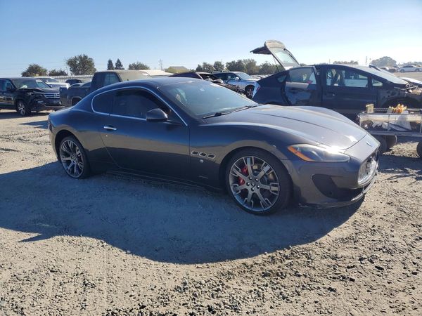 2013 MASERATI GRANTURISMO — Passenger 3/4