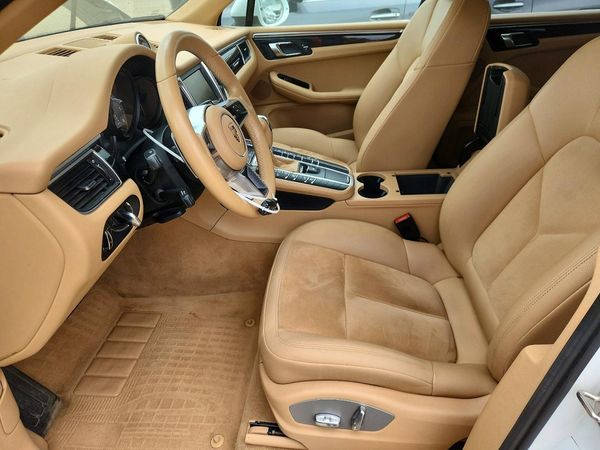2015 PORSCHE MACAN