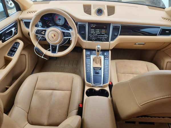 2015 PORSCHE MACAN
