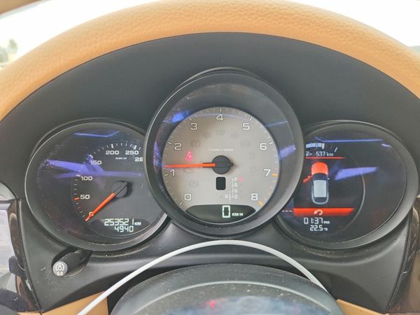 2015 PORSCHE MACAN
