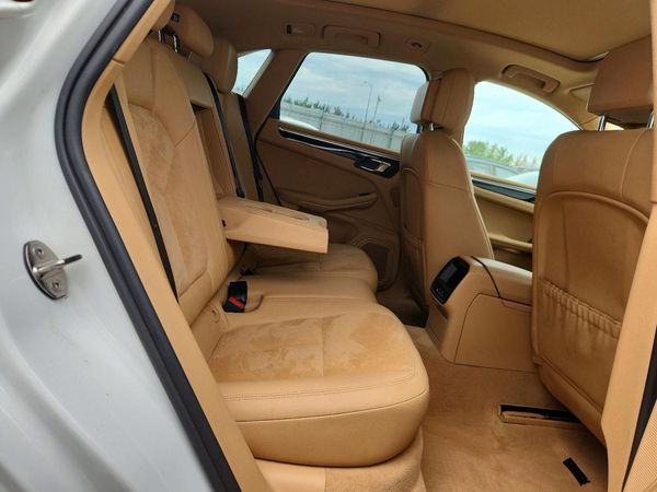 2015 PORSCHE MACAN