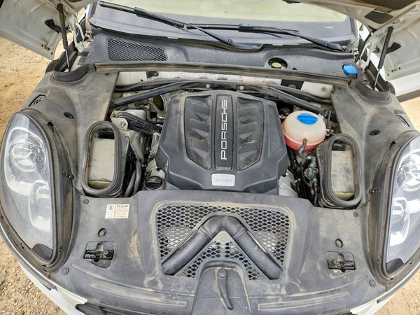 2015 PORSCHE MACAN