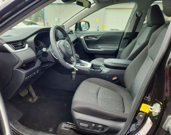 2020 TOYOTA RAV4 XLE