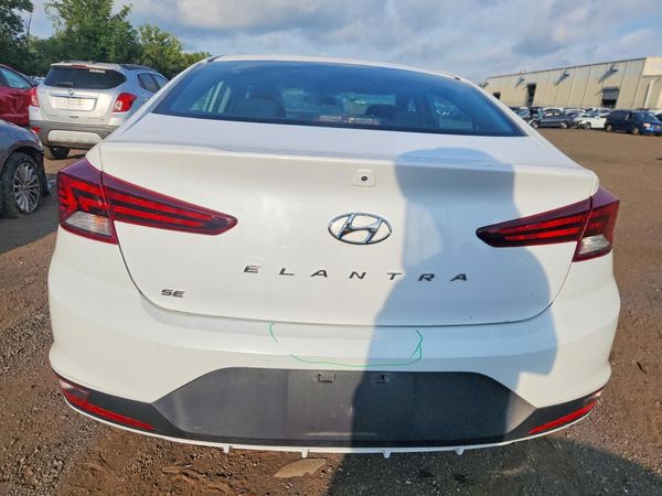 2019 HYUNDAI ELANTRA SE