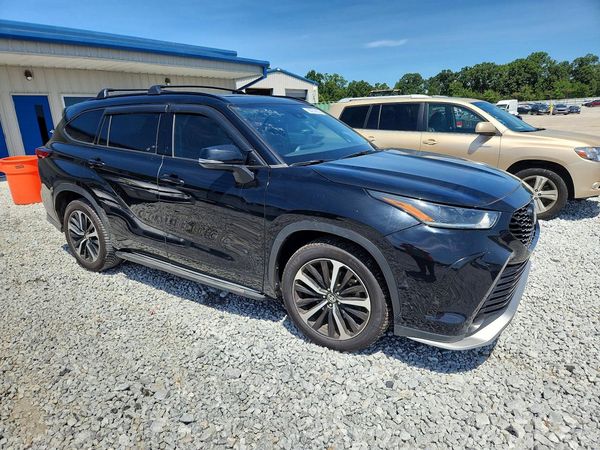 2022 TOYOTA HIGHLANDER XSE
