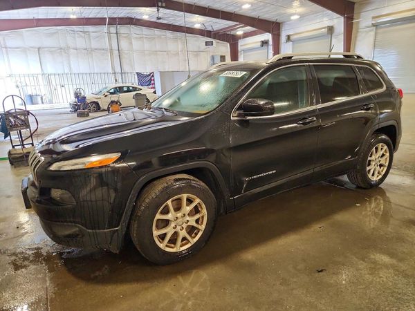 2015 JEEP CHEROKEE Latitude — Front 3/4