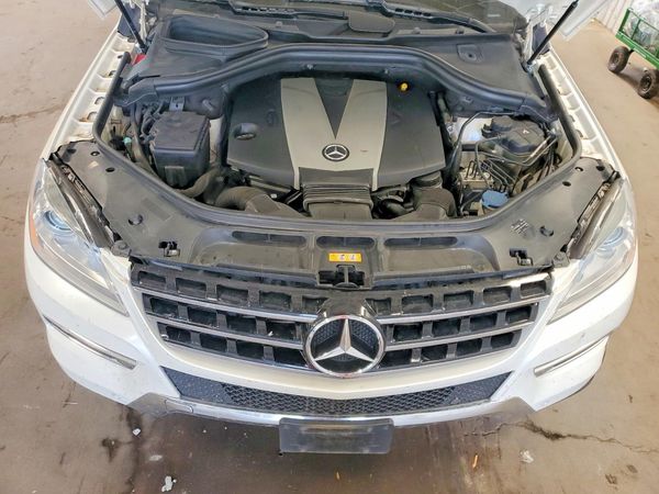2013 MERCEDES-BENZ M-CLASS ML350 BLUETEC 4-MATIC — Engine bay