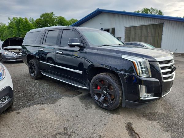 2019 CADILLAC ESCALADE ESV Luxury — Passenger 3/4