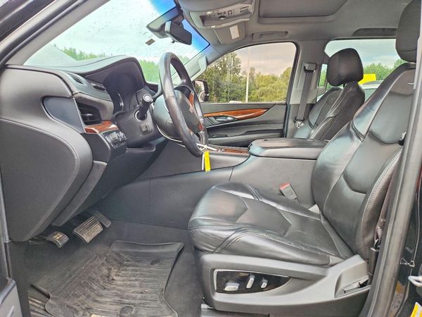 2019 CADILLAC ESCALADE ESV Luxury — DENT