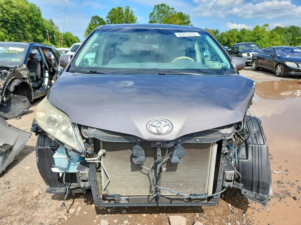 2012 TOYOTA SIENNA