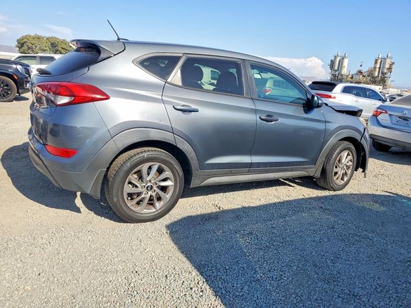 2017 HYUNDAI TUCSON SE (no options)