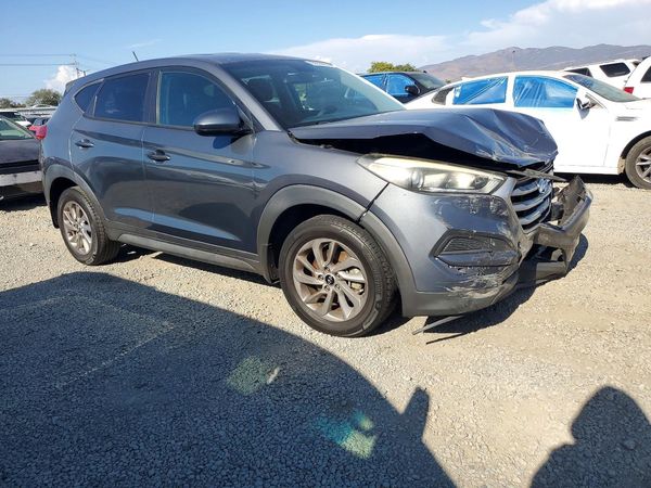 2017 HYUNDAI TUCSON SE (no options)