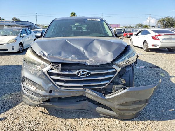 2017 HYUNDAI TUCSON SE (no options)