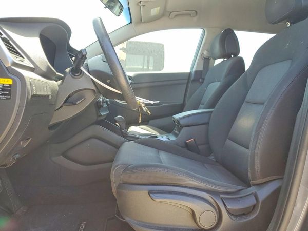 2017 HYUNDAI TUCSON SE (no options)