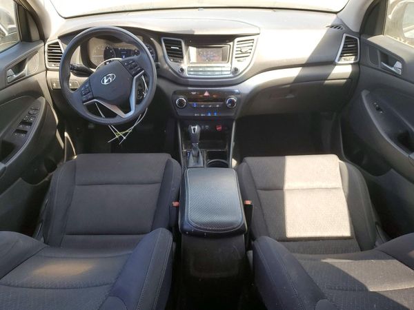 2017 HYUNDAI TUCSON SE (no options)