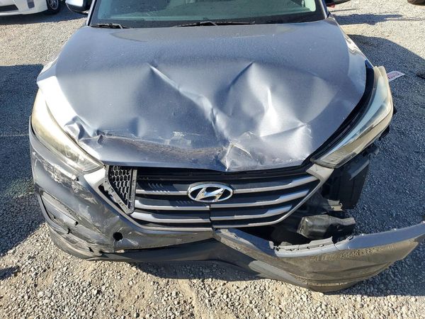 2017 HYUNDAI TUCSON SE (no options)