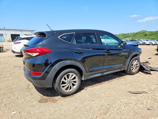 2017 HYUNDAI TUCSON SE (no options)