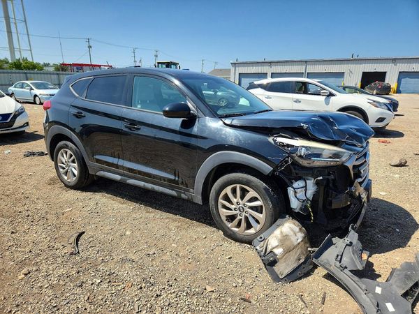 2017 HYUNDAI TUCSON SE (no options)