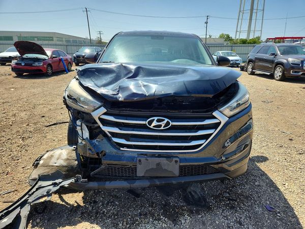 2017 HYUNDAI TUCSON SE (no options)