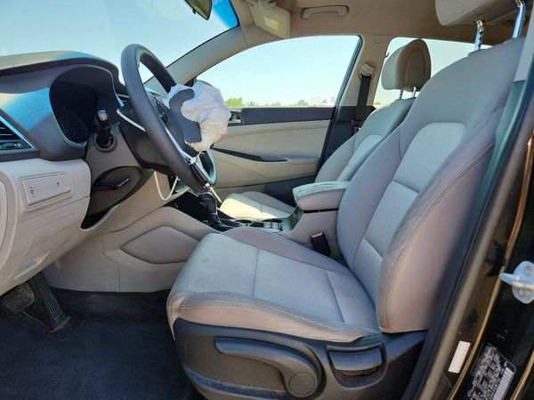 2017 HYUNDAI TUCSON SE (no options)