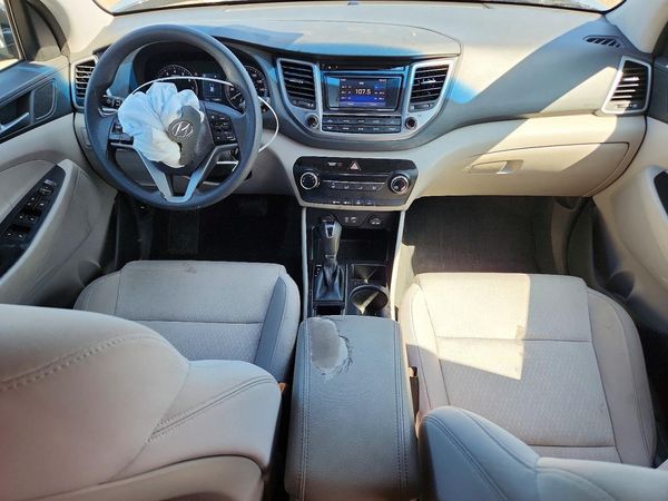 2017 HYUNDAI TUCSON SE (no options)