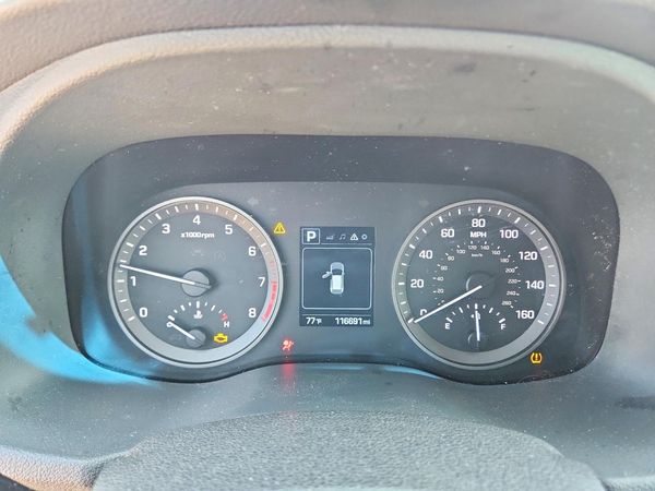 2017 HYUNDAI TUCSON SE (no options)