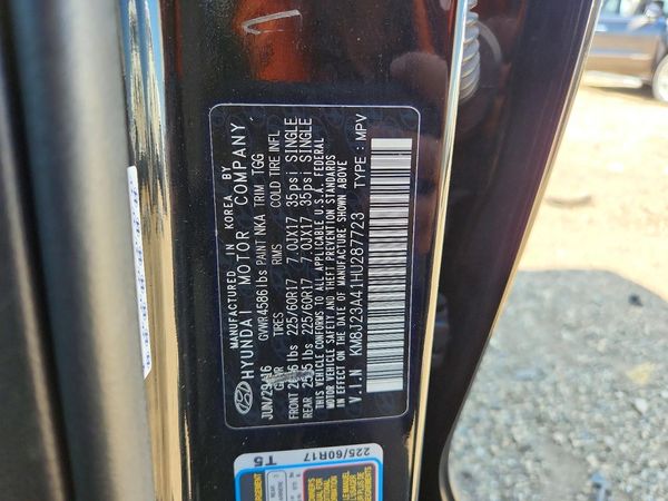 2017 HYUNDAI TUCSON SE (no options)