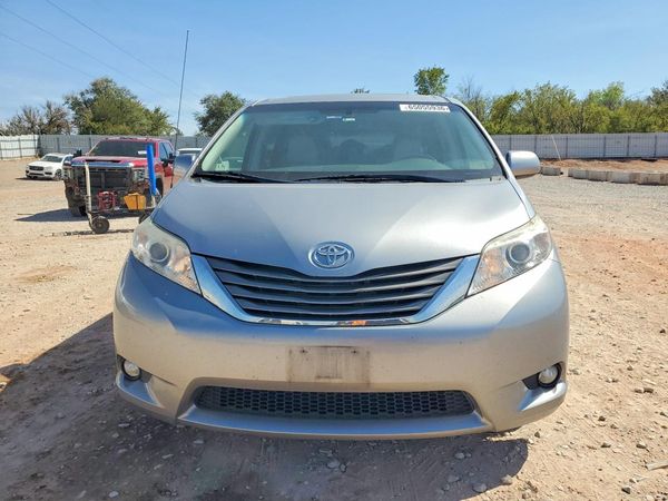 2013 TOYOTA SIENNA