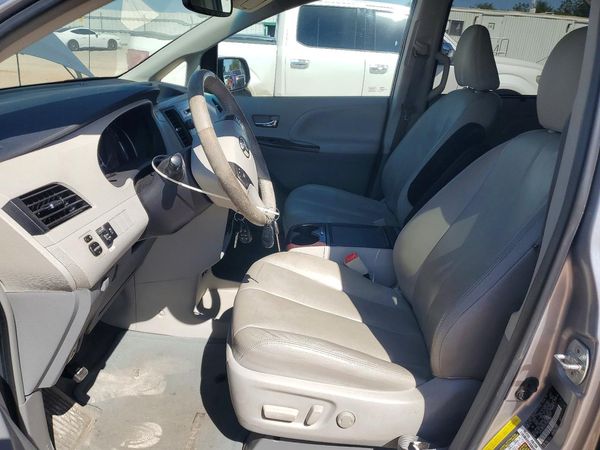 2013 TOYOTA SIENNA
