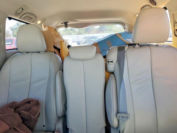 2013 TOYOTA SIENNA