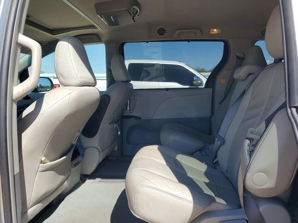 2013 TOYOTA SIENNA