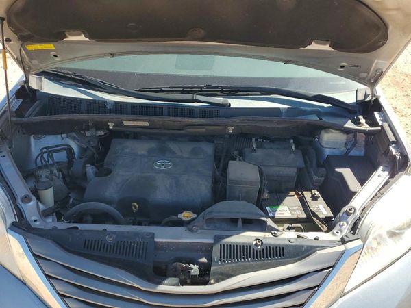 2013 TOYOTA SIENNA